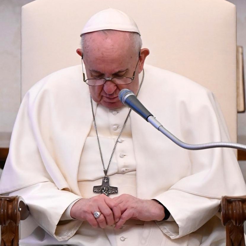 Papa Francisco é internado para cirurgia programada no intestino