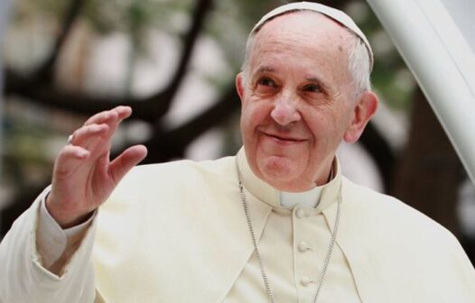 Papa Francisco liga para presidente da Ucrânia e solidariza com ataques