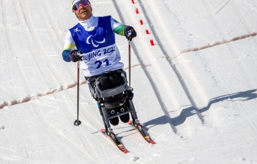Paralimpíada: Cristian Ribera e Aline Rocha são top 10 no esqui sprint