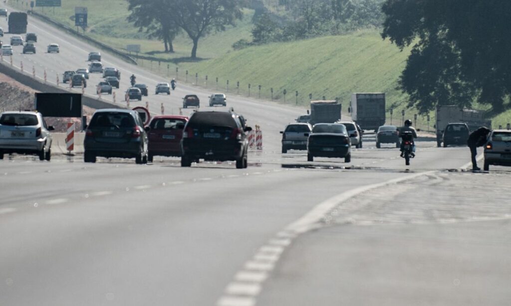 Caminhoneiros param em pontos isolados após governo negar greve