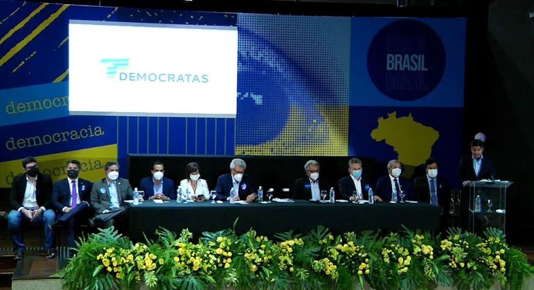 TSE aprova criação da União Brasil, fusão entre DEM e PSL