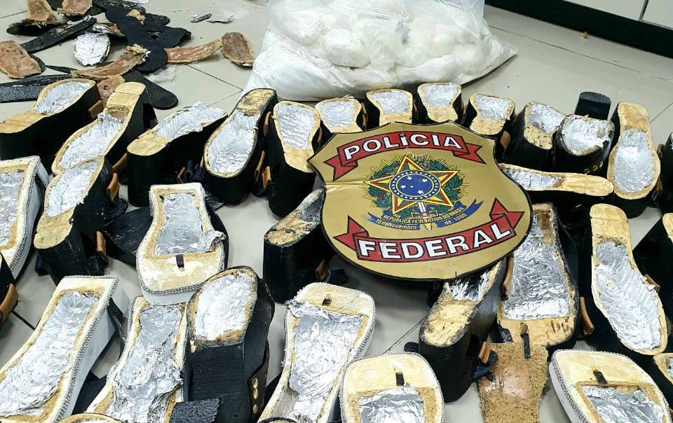 Passageira é presa com 6,5 kg de cocaína em tamancos no Aeroporto de Fortaleza