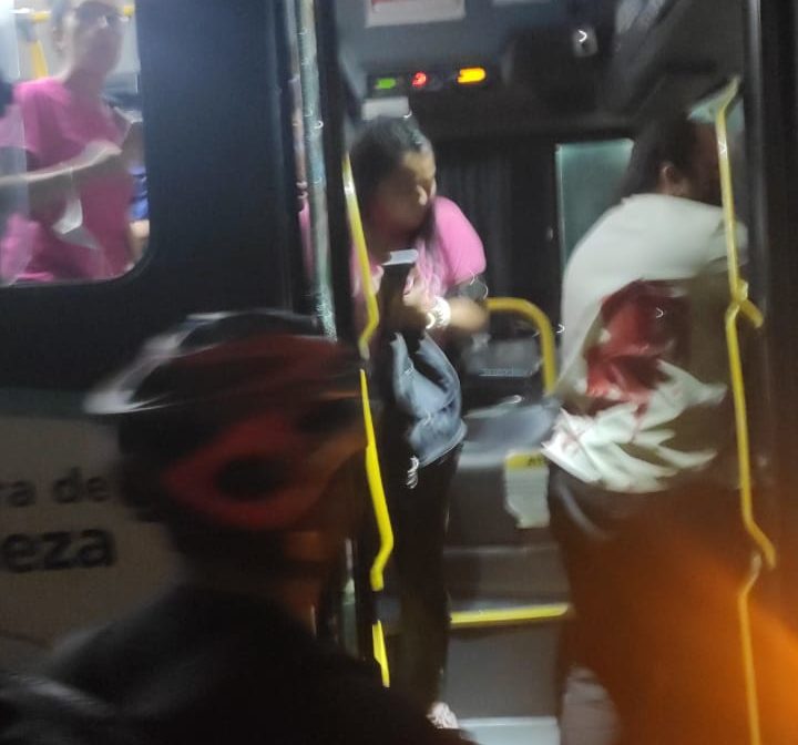 Passageiro é baleado em tentativa de assalto a ônibus em Fortaleza