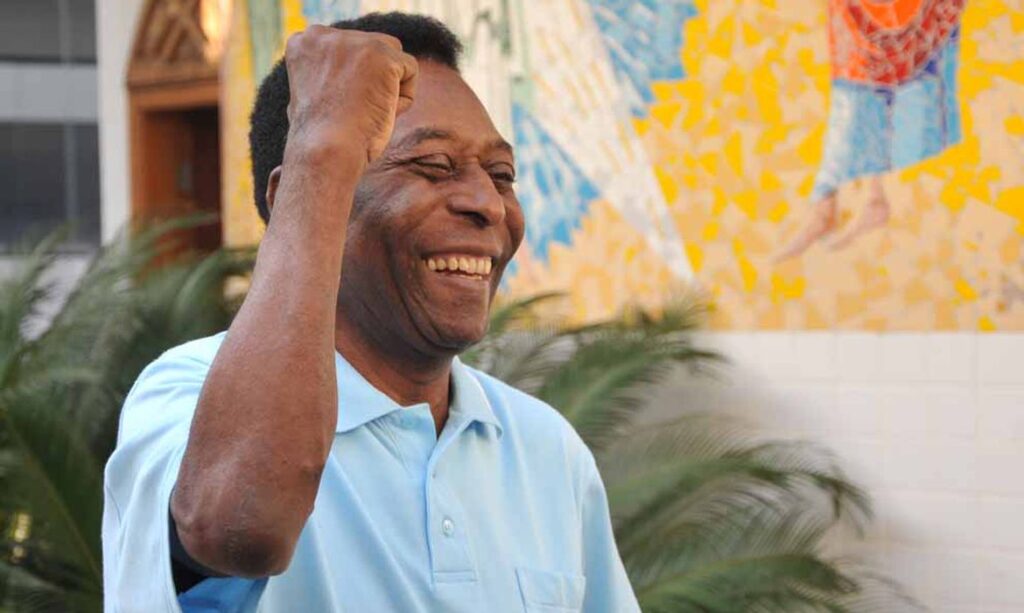 Pelé detalha tratamento contra tumor e tranquiliza fãs em postagem