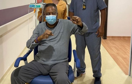 Pelé celebra recuperação no hospital: “dando socos no ar em comemoração a cada dia melhor”