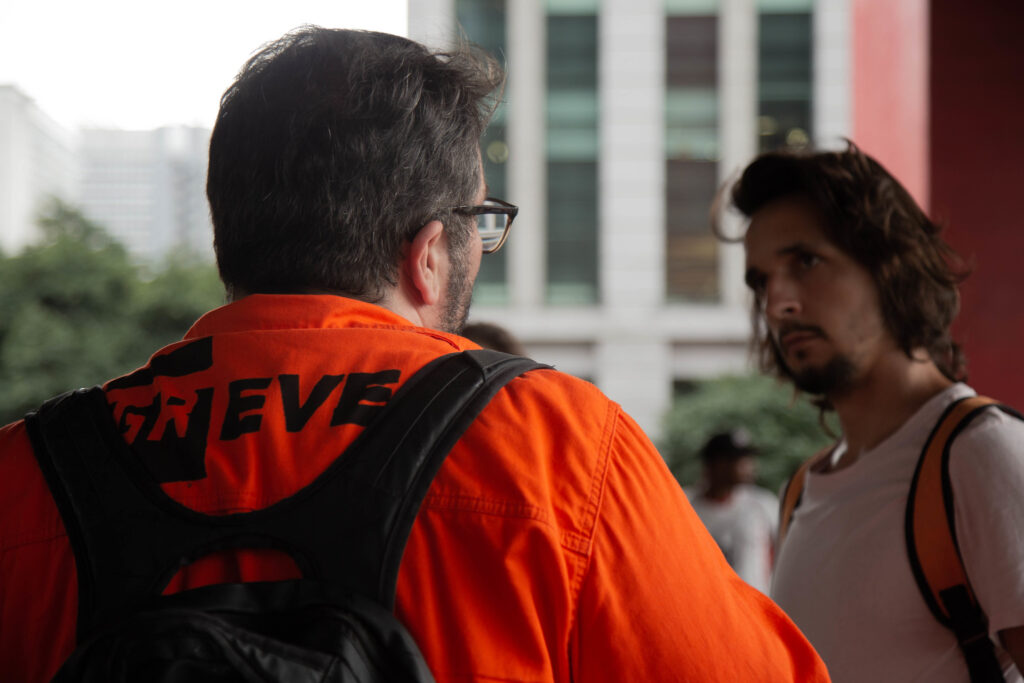 Petroleiros anunciam adesão aos protestos contra preço do combustível