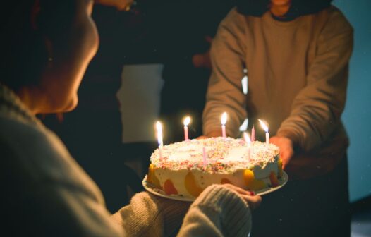 Conheça a história da música “Parabéns a você”, que faz 80 anos neste domingo (6)