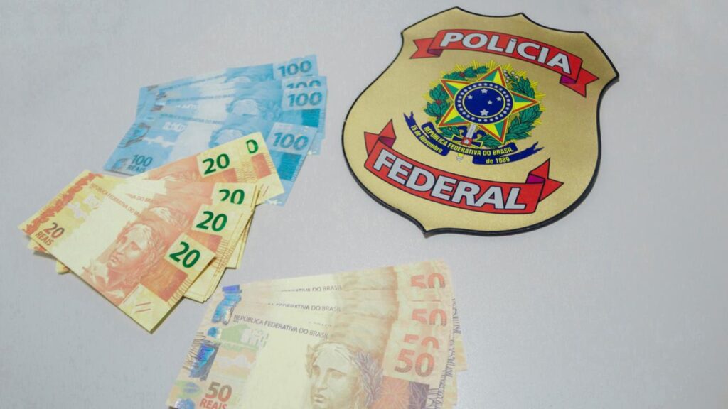 Polícia Federal prende mulher com R$ 2 mil em cédulas falsas em Maracanaú