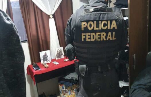 PF faz buscas em casa de jovem suspeito de defender ideais nazistas