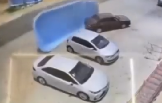 Piscina é arrastada pelo vento e cai sobre dois carros no interior do Rio Grande do Norte; veja vídeo