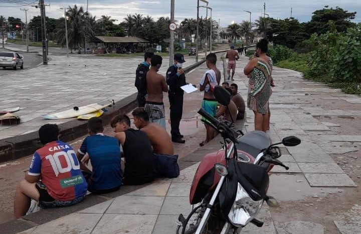 Polícia dispersa aglomeração em espaço público na Jacarecanga