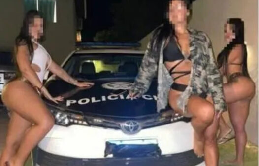 Polícia investiga foto de mulheres de biquini ao lado de viatura