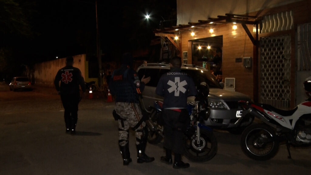 Homens realizam arrastão em bar no Conjunto Ceará