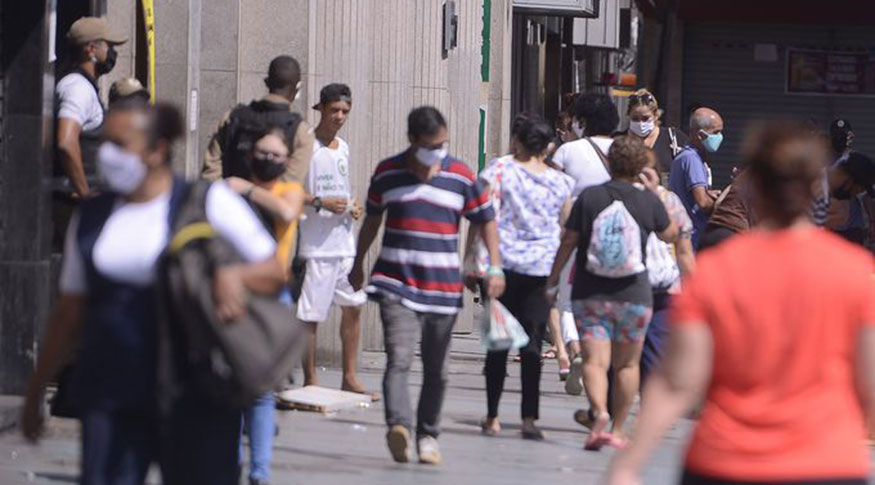 Diretora da OMS diz que mundo está entrando em quarta onda de covid-19