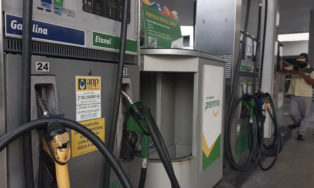 Confira postos com preços da gasolina mais baratos de Fortaleza