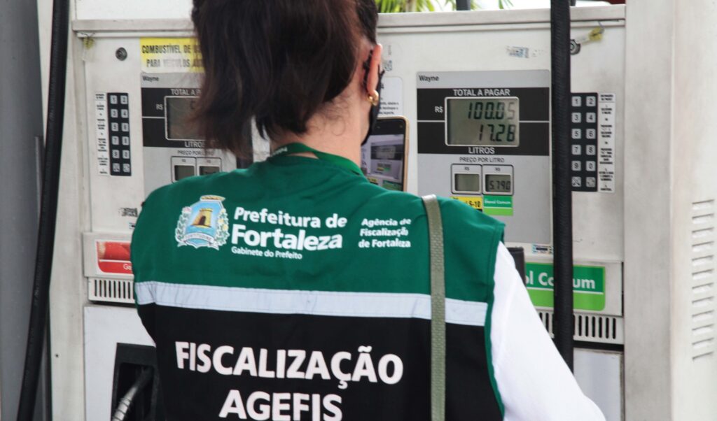 Agefis notifica 32 postos de combustíveis de Fortaleza após denúncias de aumento abusivo nos preços