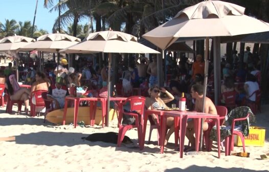 Praias de Fortaleza registram movimentação intensa no feriado de Corpus Christi