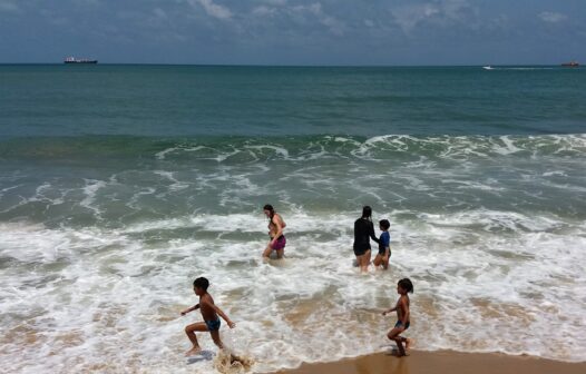 Fortaleza tem 21 áreas boas para banho de mar