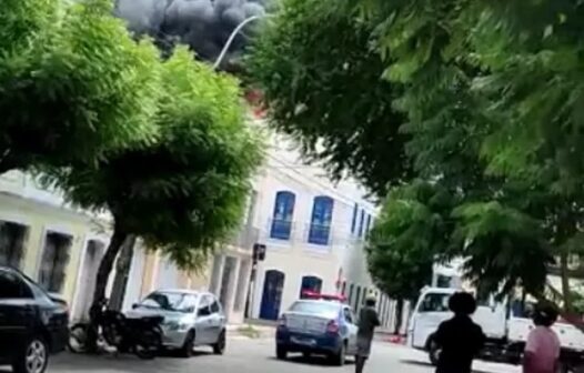 Prédio histórico da Câmara Municipal de Sobral é atingido por incêndio