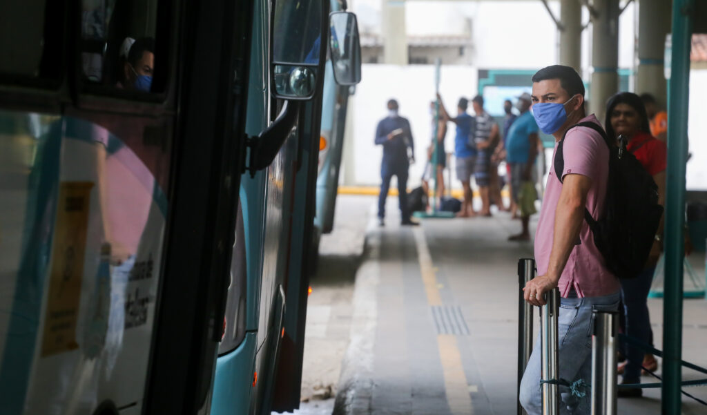 Sarto anuncia frota extra de  200 ônibus nos horários de pico em Fortaleza