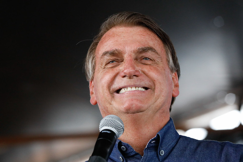 Bolsonaro sanciona lei que retira verba de 600 milhões