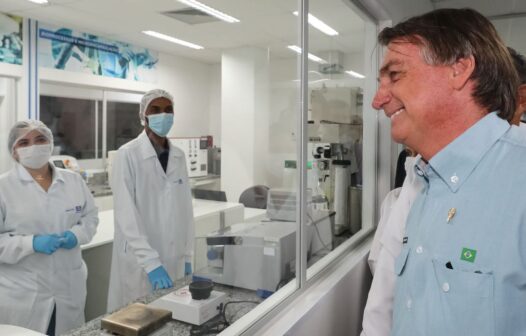 Bolsonaro lança pedra fundamental de unidade de obra social na Bahia