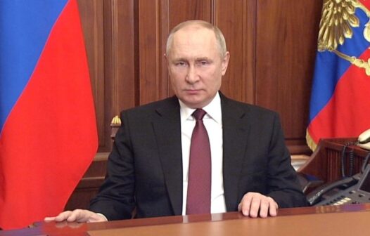 Presidente russo Vladimir Putin acusa Ucrânia de planejar genocídio