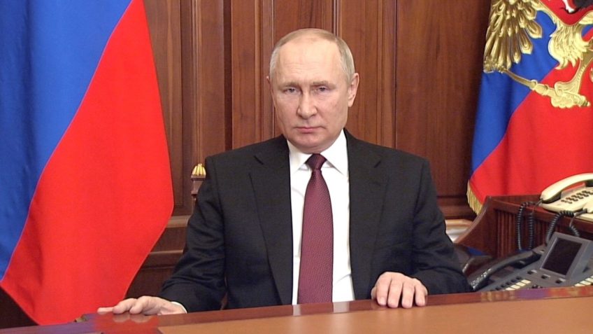 Presidente russo Vladimir Putin acusa Ucrânia de planejar genocídio