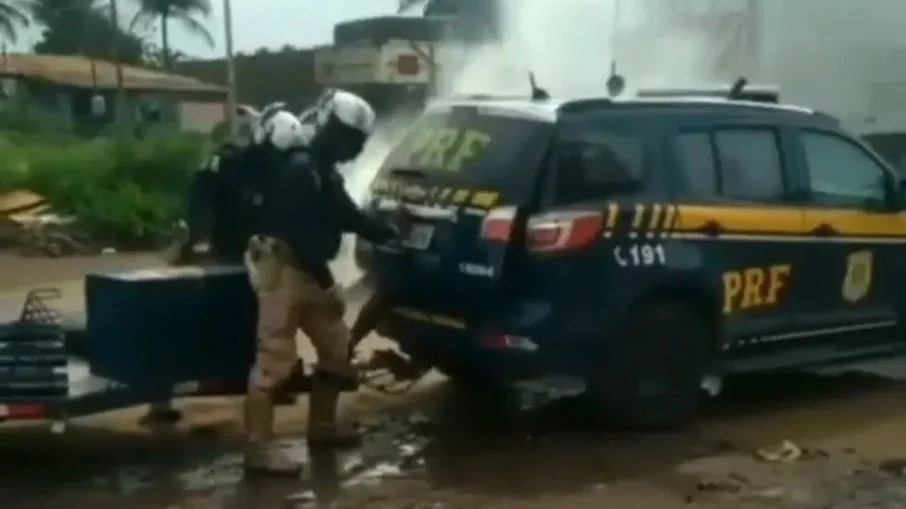 Homem morre em viatura da Polícia Rodoviária Federal após abordagem em Sergipe