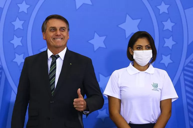 Primeira dama Michelle Bolsonaro afirma que presidente é “imbrochável” e “incomível”