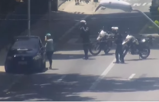 Homem é preso em Fortaleza após colocar gasolina e não pagar; assista