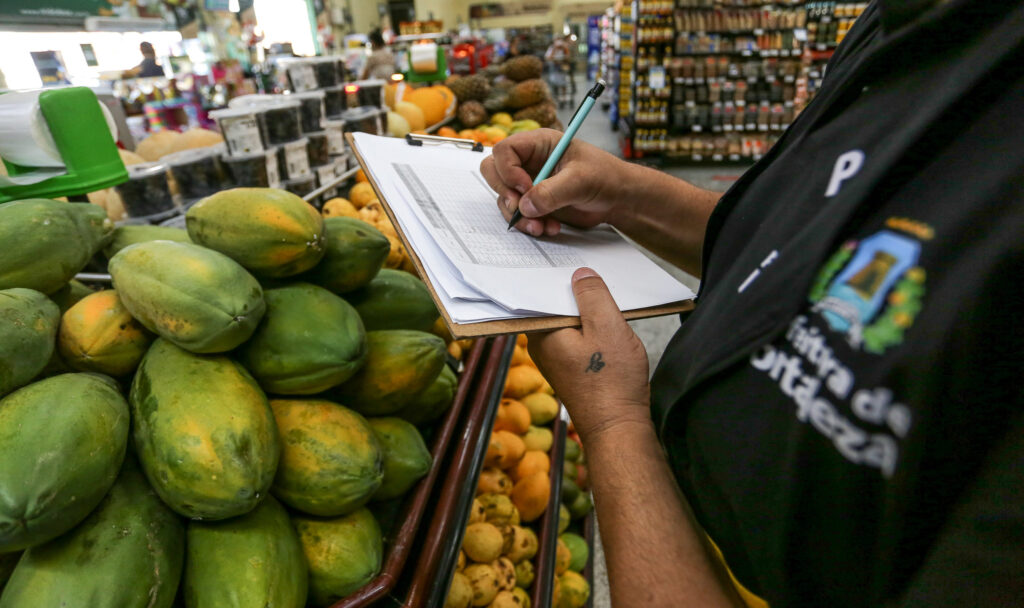 Pesquisa nos supermercados de Fortaleza encontra variação de preços acima de 100% em 18 produtos