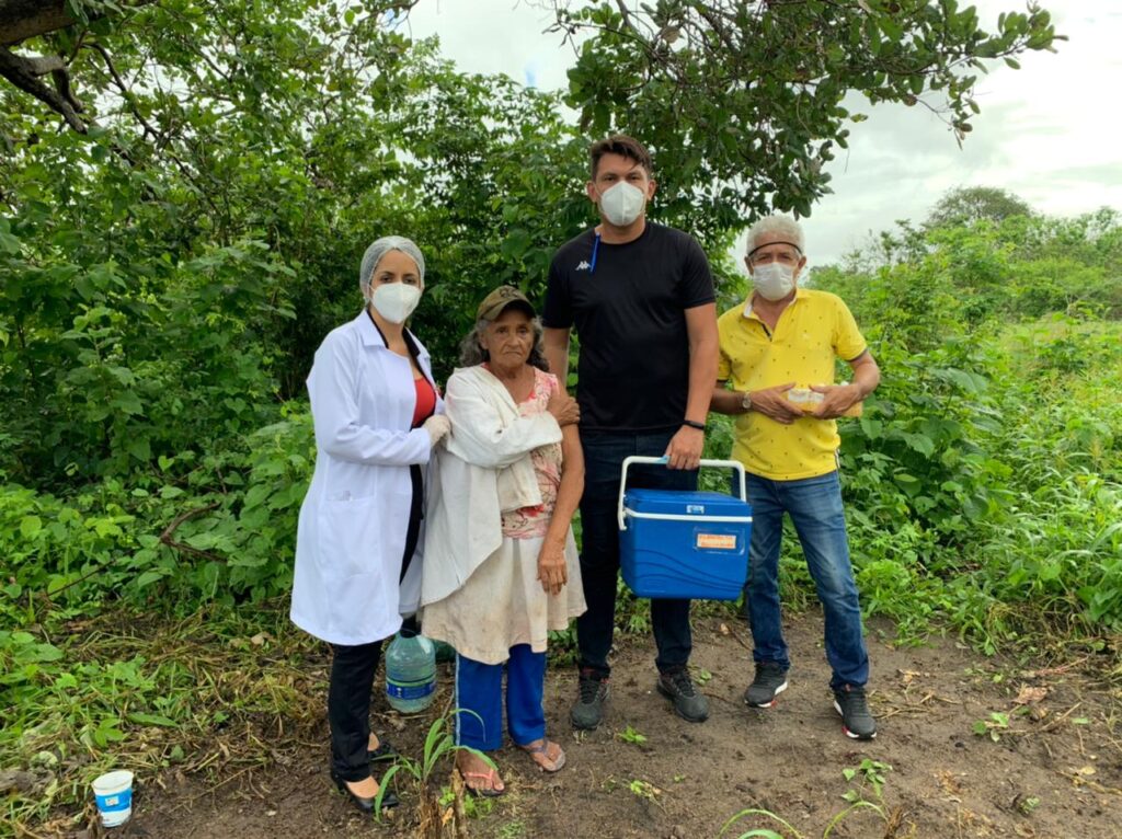 Profissionais da Saúde percorreram 10 km para vacinar agricultora de 75 anos