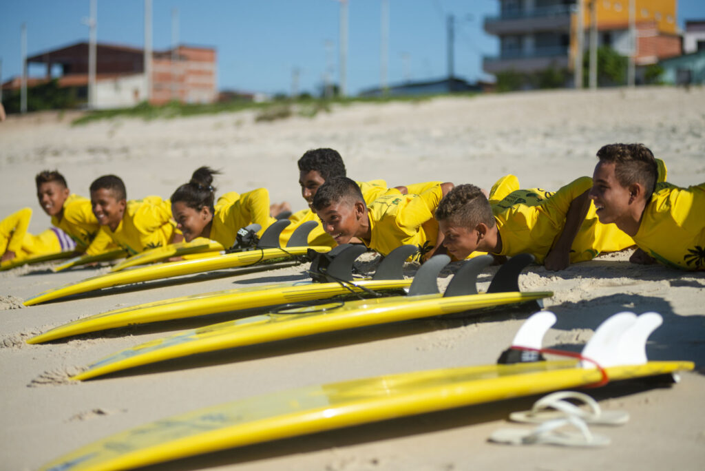 Projeto O Surf Resgatando Sonhos encerra segundo ciclo de atividades com evento no sábado (21)