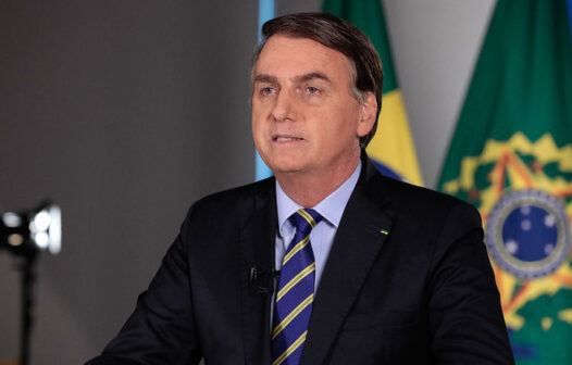 ‘Saúde e economia andam juntas’, diz Bolsonaro em fala de Natal