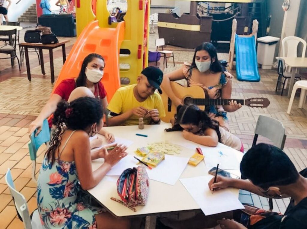 Dificuldades de aprendizagem no ensino remoto e híbrido são temas de especialização em Psicopedagogia na Uece