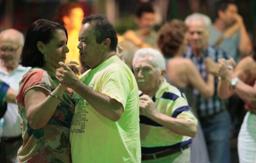 Quarta Cultural tem forró pé de serra e humor em Fortaleza