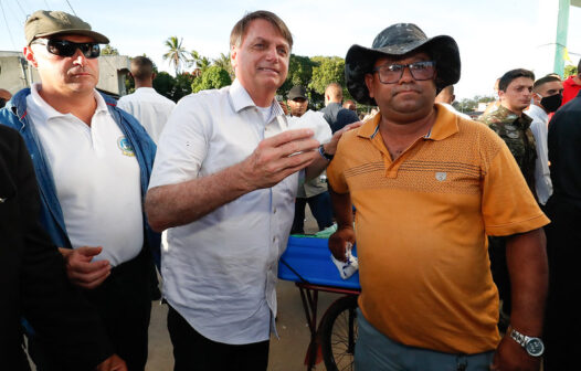 ‘Quem já foi infectado tem que tomar a vacina?’, diz Bolsonaro