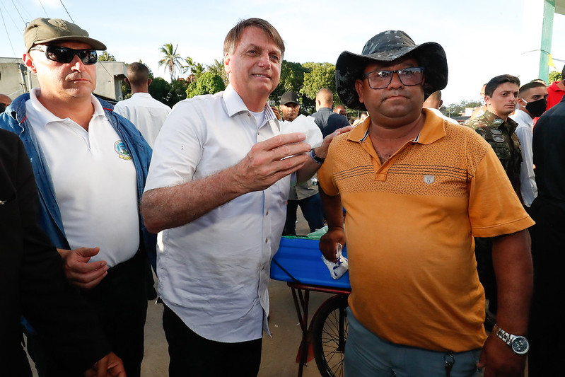 ‘Quem já foi infectado tem que tomar a vacina?’, diz Bolsonaro