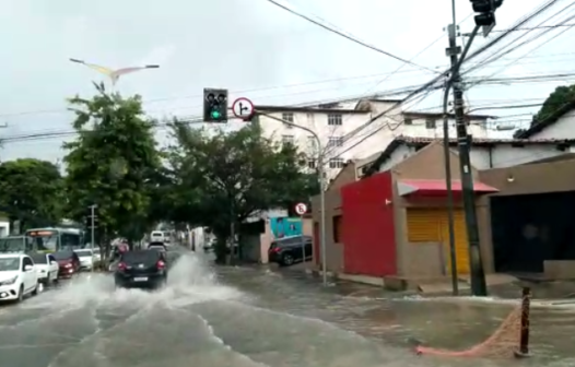 Quinta-feira de chuva e transtornos em Fortaleza
