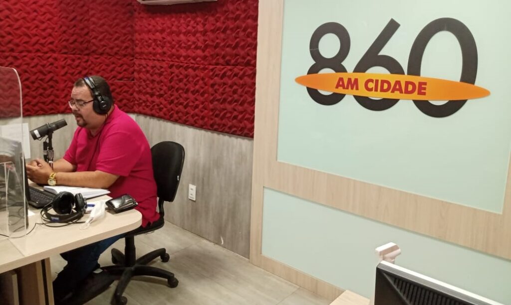 Rádio Cidade AM 860 completa 39 anos; confira os apresentadores que já passaram pela emissora