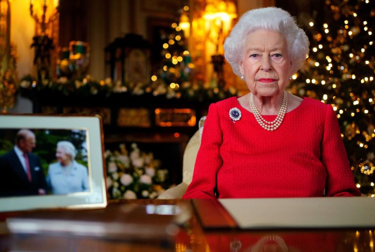 Sozinha, Rainha Elizabeth II grava seu primeiro discurso de Natal sem Philip