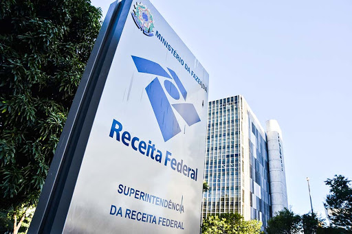 Receita Federal faz leilão de eletrônicos e veículos em Fortaleza