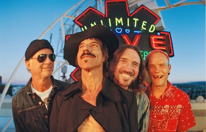 Red Hot Chili Peppers lança "Black Summer", primeira faixa de novo álbum