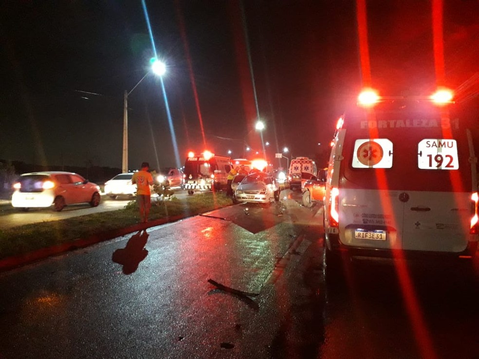 Acidente em ponte do Cocó, na Sabiaguaba, deixa uma pessoa morta e seis feridos