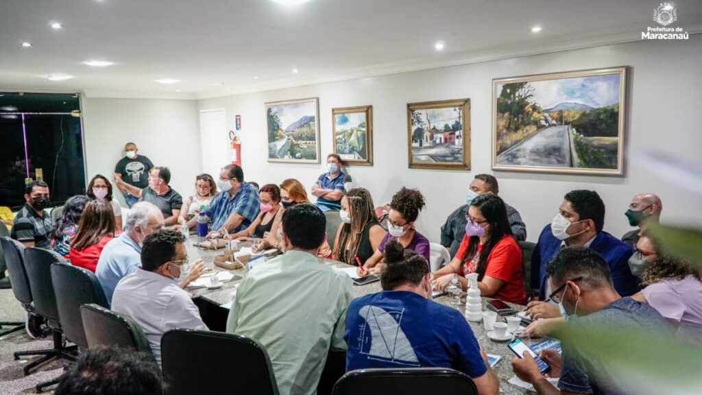 Prefeito de Maracanaú se reúne com professores e faz proposta para encerrar a paralisação da categoria