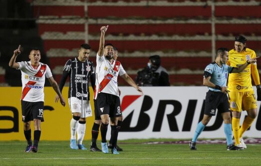 Na altitude de La Paz, Corinthians perde na estreia da Libertadores