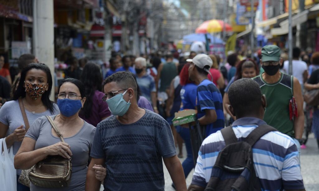 Rio de Janeiro flexibilizará uso de máscara em local aberto