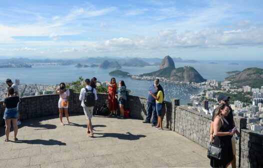 Rio de Janeiro prevê desobrigar uso de máscaras em duas semanas