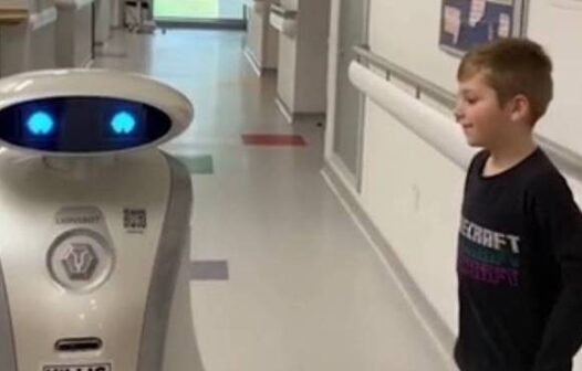 Robô piadista é lançado em hospital para ajudar crianças com covid-19